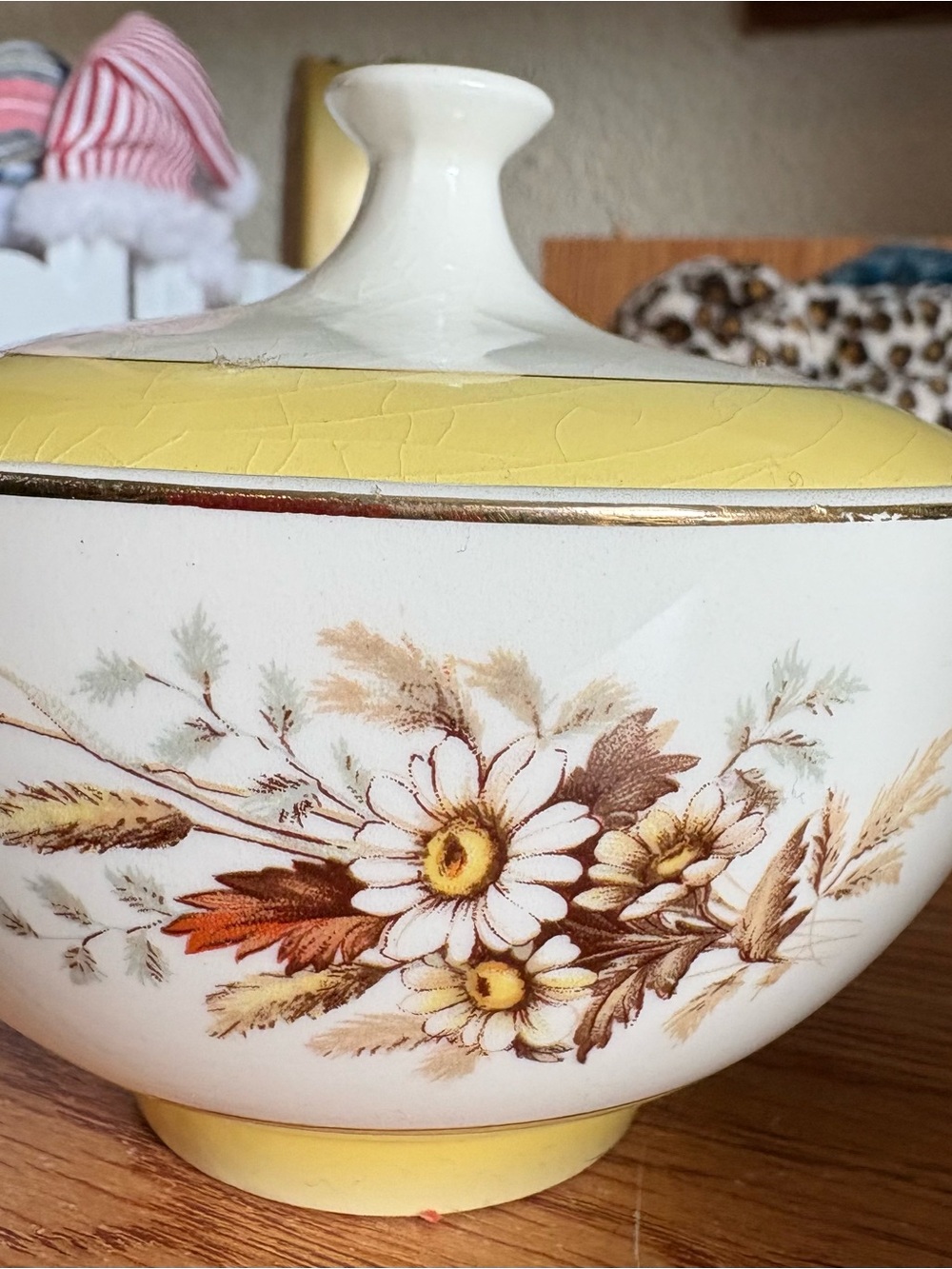 Vintage Floral Creamer and Sugar Set in Yellow and Brown - Picture 3 of 4